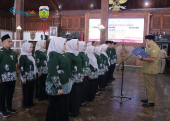 Wakil Bupati Jepara M. Ibnu Hajar mewakili Bupati Jepara Witiarso Utomo saat mengukuhkan pengurus LGNOTA Jepara periode 2025-2030 di Pendopo Kartini, Senin, 24 November 2025. (Tomi Budianto/Lingkarjateng.id)