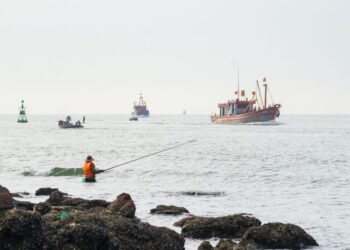 Nelayan-Jasa Penyeberangan di Jepara Diimbau Waspada Potensi Cuaca Ekstrem