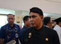 PGRI Jateng Tolak Penerapan Kembali 6 Hari Sekolah 27 Wakil Gubernur Jateng Taj Yasin Maemoen merespons penerapan kembali kebijakan enam hari sekolah usai upacara Hari Guru Nasional pada Selasa, 25 November 2025. (Rizky Syahrul/Lingkarjateng.id)