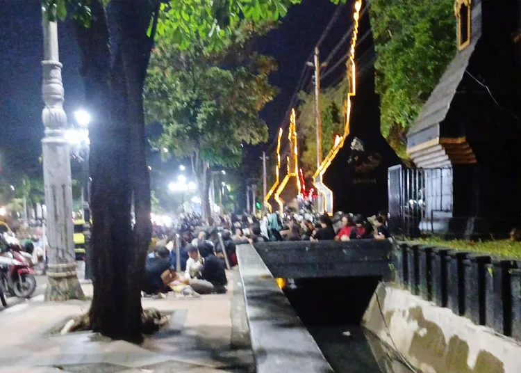 Pasca Penahanan Botok & Teguh, Rombongan AMPB Bertolak ke Semarang 25 Massa Pendukung Tokoh AMPB tiba disemarang pada Selasa (04/11/2025) - Dok. Lingkar