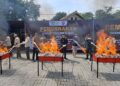 Jutaan Batang Rokok Ilegal Senilai Rp3,2 Miliar di Kendal Dimusnahkan 29 Pemusnahan rokok ilegal di Kantor Kecamatan Kendal, Rabu, 26 November 2025. (Unggul Priambodo/Lingkarjateng.id)