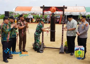 Penutupan TMMD Sengkuyung tahap IV tahun 2025 di Lapangan Desa Lebuawu, Kecamatan Pecangaan, Kabupaten Jepara, pada Kamis, 6 November 2025. (Tomi Budianto/Lingkarjateng.id)