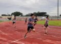 Peserta kejuaraan atletik Bahurekso Cup XII di Stadion Utama Kebondalem, Kabupaten Kendal pada Jumat, 14 November 2025. (Anik Kustiani/Lingkarjateng.id)