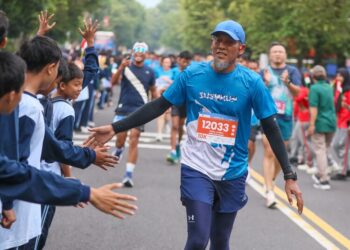Sekretaris Daerah Jawa Tengah, Sumarno, mengikuti Susu Run Boyolali 2025 di Kabupaten Boyolali pada Minggu, 9 November 2025. (Humas Pemprov Jateng/Lingkarjateng.id)