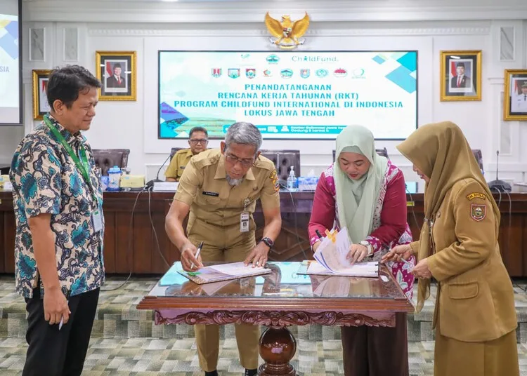Sekda Jateng Sumarno tanda tangani RKT program anak