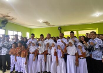 Bupati Kudus Sam’ani Intakoris saat menghadiri kegiatan bimbingan teknis bagi guru sebagai rangkaian acara jelang hari Guru Nasional di Aula Korwil Pendidikan Kecamatan Dawe, Rabu, 12 November 2025. (Nisa Hafizhotus Syarifa/Lingkarjateng.id)