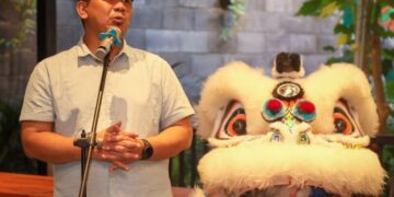 Taj Yasin Beri Semangat Kontingen Barongsai Jateng Bertangding di Kejurnas 17 Wakil Gubernur Jawa Tengah, Taj Yasin, melepas kontingen atlet barongsai untuk mengikuti Kejuaraan Nasional (Kejurnas) Barongsai di Bali pada Rabu, 19 November 2025. (Humas Pemprov Jateng)