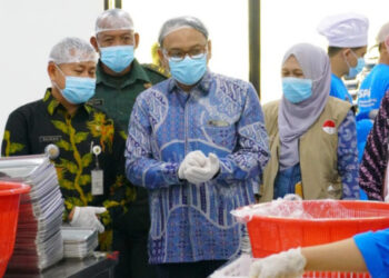 Wakil Bupati Pati, Risma Ardhi Chandra, saat melakukan monitoring Satuan Pelayanan Pemenuhan Gizi (SPPG) milik Yayasan Mosya Selalu Berkah di Kecamatan Batangan, Kamis, 27 November 2025. (Humas Pemkab Pati/Lingkarjateng.id)