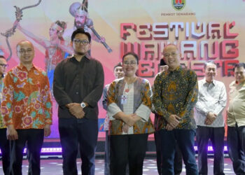 ali Kota Semarang Agustina Wilujeng Pramestuti didampingi jajaran terkait saat Festival Wayang Semesta, di Semarang, Sabtu (8/11/2025). ANTARA/HO-Pemkot Semarang