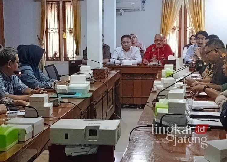 Suasana rapat koordinasi di DPRD Blora menyikapi kasus bullying, Kamis, 13 November 2025. (Eko Wicaksono/Lingkarjateng.id)
