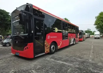 Uji coba bus listrik oleh Badan Layanan Umum Daerah (BLUD) Trans Semarang, Rabu, 5 November 2025. (Syahril Muadz/Lingkarjateng.id)