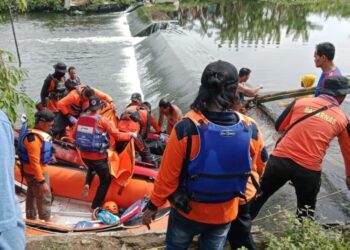 Remaja 13 Tahun yang Tenggelam di Sungai Bandengan Demak Ditemukan Meninggal