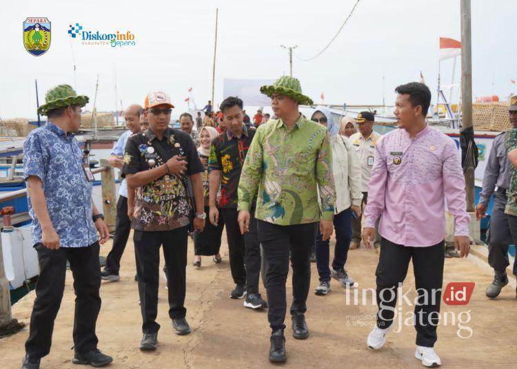 Bupati Jepara Witiarso Utomo saat melaksanakan program Bupati Ngantor di Desa tahap II di Desa Nyamuk, Kamis, 6 November 2025. (Pemkab Jepara/Lingkarjateng.id)