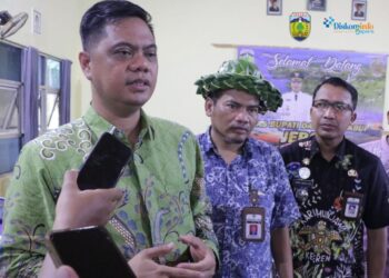 Bupati Jepara Witiarso Utomo memberikan keterangan terkait rencana pembukaan rute kapal ke Kemujan dalam rangka memperluas akses wisata ke Pulau Karimunjawa, Kamis, 6 November 2025. (Humas Pemkab Jepara/Lingkarjateng.id)
