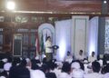 Wakil Gubernur Jawa Tengah Gus Yasin memberikan sambutan saat menghadiri Manakib Kubro, Bahtsul Masail, dan Pengajian Akbar Jatman Idarah Wustho Jateng–DIY di Pondok Pesantren Roudlotul Mubtadiin, Dukuh Balekambang, Desa Gemiring Lor, Kecamatan Nalumsari, Jepara, Sabtu, 22 November 2025. (Tomi Budianto/Lingkarjateng.id)