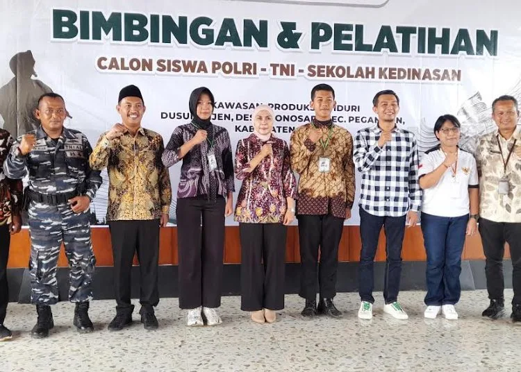 Bupati Kendal, Dyah Kartika Permanasari saat membuka kegiatan Binlat di Kawasan Widuri Pegandon, Jumat, 7 November 2025. (Anik Kustiani/Lingkarjateng.id)