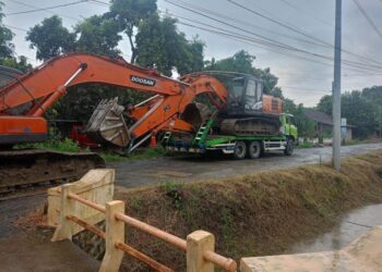 Sejumlah alat berat diamankan dari lokasi tambang ilegal di Kabupaten Kendal. (Anik Kustiani/Lingkarjateng.id)