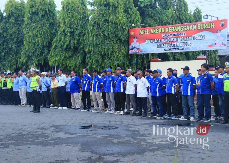 Kegiatan Apel Akbar Kebangsaan Buruh Tahun 2025 yang digelar di Halaman Sentra Pelayanan Terpadu Polres Kudus, Selasa, 11 November 2025. (Nisa Hafizhotus S/Lingkarjateng.id)