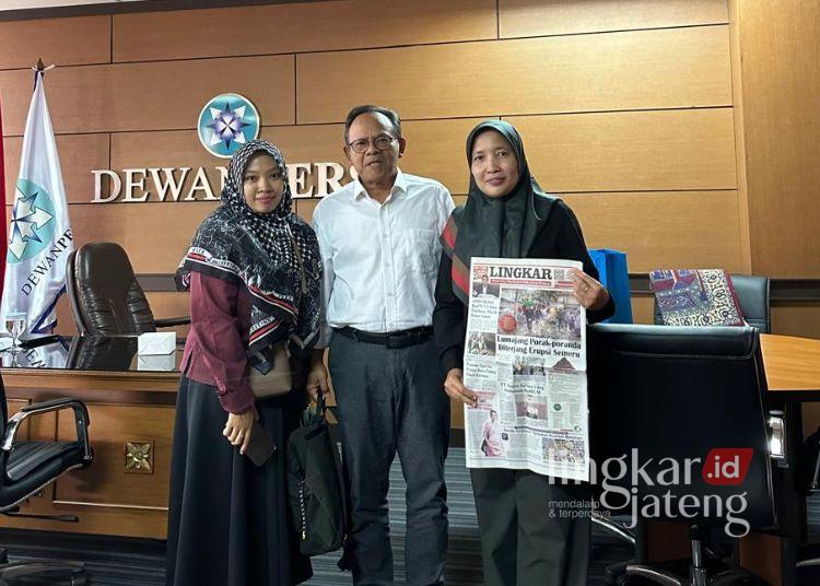 Perjumpaan Direktur Koran Lingkar Heny Susilowati bersama Pemimpin Redaksi Lingkar TV Nailin RA dengan Ketua Dewan Pers, Prof. Komaruddin Hidayat saat menghadiri acara Pengukuhan Pengurus JMSI periode 2025–2030. (Lingkarnews Network)