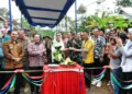 Bupati Pekalongan Resmikan Jalan TMMD dan Salurkan Hibah untuk 3 Mushola 28 Bupati Pekalongan Fadia Arafiq didampingi Wakil Bupati Sukirman meresmikan jalan hasil TMMD Sengkuyung Tahap IV di Desa Domiyang, Kecamatan Paninggaran, Kamis, 6 November 2025. (Fahri Akbar/Lingkarjateng.id)