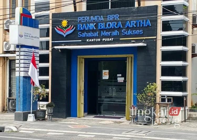 Sudah Setahun, Ini Perkembangan Kasus Dugaan Gratifikasi di BPR Bank Blora Artha 25 Kantor Perumda Bank Perkreditan Rakyat (BPR) Bank Blora Artha. (Eko Wicaksono/Lingkarjateng.id)