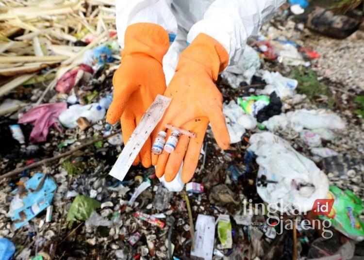 Ini Kata Dinkes Kota Semarang Soal Paparan Mikroplastik 25 Sampah plastik medis yang tidak dikelola dengan baik dan dibuang sembarangan jadi salah satu sumber cemaran mikroplastik. (Antara)