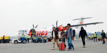 Penumpang pesawat di Bamdara Adi Soemarmo, Jawa Tengah. (Humas Pemprov Jateng)