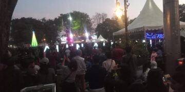 IBADAH BERSAMA : Ribuan warga umat Kristiani mengikuti badah Natal bersama di Lapangan Pancasila, Salatiga, Kamis, 25 Desember 2025. (Angga Rosa/Lingkarjateng.id)