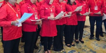 PELANTIKAN: Ketua DPC PDIP Grobogan periode 2025–2030, Sri Sumarni (ketiga kiri) dalam Konferensi Cabang (Konfercab) DPC PDIP serentak se-Jawa Tengah yang digelar di Semarang, 27–28 Desember 2025. (Humas PDIP/Lingkarjateng.id)