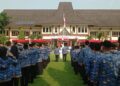 2.421 Honorer di Demak Terima SK PPPK Paruh Waktu Besok 27 ASN Pemkab Demak saat mengikuti apel. (M. Burhanuddin Aslam/Lingkarjateng.id)
