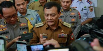 Gubernur Jawa Tengah Ahmad Luthfi memberi keterangan usai menjenguk korban kecelakaan bus PO Cahaya Trans di RSUP dr. Kariadi, Kota Semarang, Senin, 22 Desember 2025. (Humas Pemprov Jateng/Lingkarjateng.id)