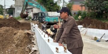 DPRD Jepara Sidak Proyek Jembatan Pendosawalan-Banyuputih Senilai Rp5 Miliar 14 Anggota Komisi D DPRD Jepara, Haizul Ma’arif. (Tomi Budianto/Lingkarjateng.id)