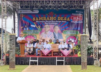 Bupati Batang, M. Faiz Kurniawan, dalam agenda Sambang Desa yang digelar di Alun-alun Bawang, Kecamatan Bawang, Senin, 8 Desember 2025. (Humas Pemkab Batang/Lingkarjateng.id)