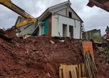 POTRET: Tanah longsor di Desa Trisobo, Kecamatan Boja, Kabupaten Kendal pada Jumat, 26 Desember 2025. (Dokumentasi untuk Lingkarjateng.id)