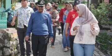 Bupati Rembang Akan Usulkan Proyek Bendungan Trenggulunan ke Pusat 10 Bupati Rembang, Harno, saat meninjau calon lokasi pembangunan proyek bendungan di Desa Trenggulunan, Kecamatan Pancur. (Humas Pemkab Rembang/Lingkarjateng.id)