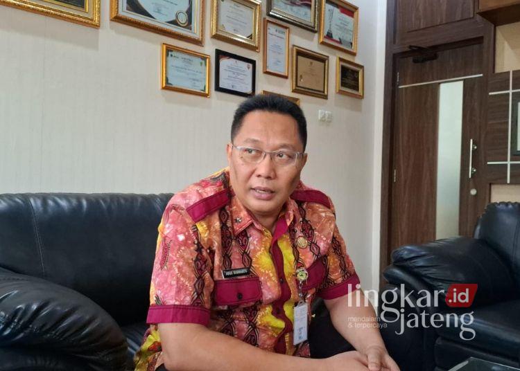 ESDM Jateng: Tambang di Sekitar Gunung Slamet Berizin dan di Luar Zona Lindung 25 Kepala Dinas ESDM Jawa Tengah, Agus Sugiharto saat ditemui di kantornya, Rabu, 17 Desember 2025. (Rizky Syahrul/Lingkarjateng.id)