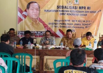 Firman Soebagyo Wanti-Wanti Bantuan Alsintan Ditarik Lagi Jika Disalahgunakan 25 Anggota DPR RI Firman Soebagyo (pegang mikropon) dalam acara sosialisasi pemantapan wawasan kebangsaan dan sosialisasi empat konsensus dasar. (Vicky Rio/Lingkarjateng)