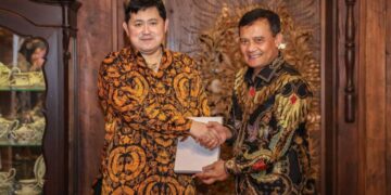 Gubernur Jawa Tengah Ahmad Luthfi (kanan) bersama keluarga Kasultanan Brunei Darussalam dalam pertemuan di Jakarta pada Senin, 29 Desember 2025. (Humas Pemprov Jateng)