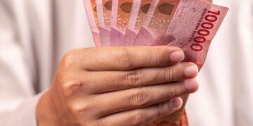 Ilustrasi uang rupiah. (Pexels-Defrino Maasy/Lingkarjateng.id)