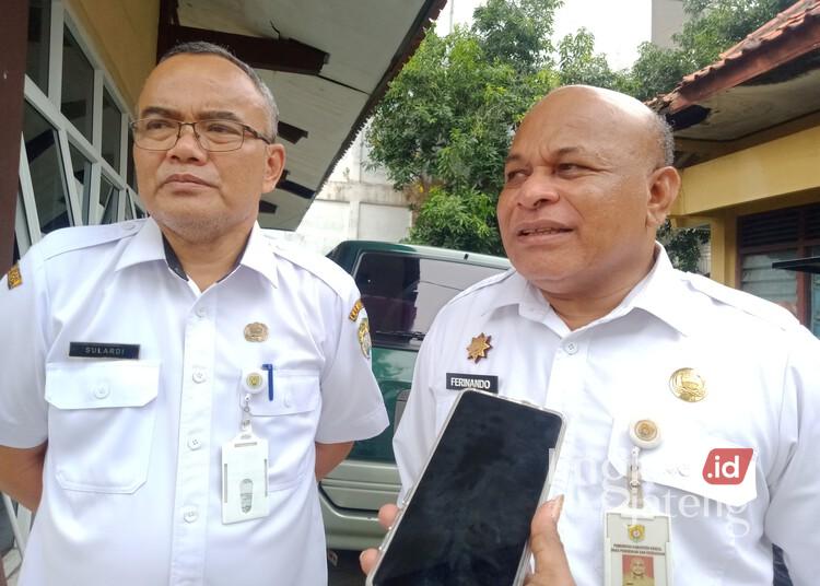 Pemkab Kendal Respons Rencana Tunjangan Sertifikasi Guru Dicairkan Tiap Bulan 25 Kepala Disdikbud Kendal, Ferinando Rad Bonay (kanan), didampingi Sekretaris Disdikbud, Sulardi. (Anik Kustiani/Lingkarjateng.id)