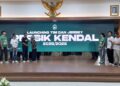 Bupati Kendal, Dyah Kartika Permanasari, saat melaunching tim dan jersey Persik Kendal di Pendopo Tumenggung Bahurekso Setda Kendal, Sabtu malam, 20 Desember 2025. (Anik Kustiani/Lingkarjateng.id)