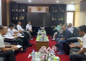 DPRD Kudus Pastikan Relokasi Pedagang Sayur Pasar Bitingan Tanpa Tarif Plus-plus 25 Ketua DPRD Kabupaten Kudus, Masan saat melakukan audiensi dengan Dinas Perdagangan Kabupaten Kudus dan Pengelola Pasar Saerah di Kantor DPRD Kabupaten Kudus, Rabu, 24 Desember 2025. (Nisa Hafizhotus S/Lingkarjateng.id)