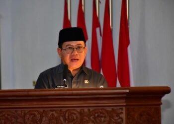 Pemkab Pekalongan Apresiasi Penyusunan Raperda Cagar Budaya dan Pendidikan 25 Wakil Bupati Pekalongan Sukirman menyampaikan pandangan eksekutif terhadap dua raperda dalam Rapat Paripurna DPRD Kabupaten Pekalongan, Rabu, 31 Desember 2025. (Fahri Akbar/Lingkarjateng.id)