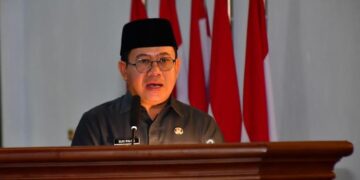 Wakil Bupati Pekalongan Sukirman menyampaikan pandangan eksekutif terhadap dua raperda dalam Rapat Paripurna DPRD Kabupaten Pekalongan, Rabu, 31 Desember 2025. (Fahri Akbar/Lingkarjateng.id)