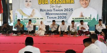 Suasana doa bersama menyambut tahun baru 2026 di Pendopo Bupati Pekalongan, Rabu, 31 Desember 2025. (Fahri Akbar/Lingkarjateng.id)