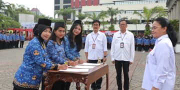 Pemkot Semarang Angkat 2.354 Honorer Jadi PPPK Paruh Waktu 10 Wali Kota Semarang, Agustina Wilujeng Pramestuti, saat melantik PPPK Paruh Waktu di Halaman Balai Kota Semarang pada Rabu, 10 Desember 2025. (Humas Pemkot Semarang/Lingkarjateng.id)