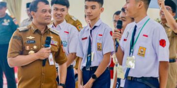 Gubernur Jawa Tengah Ahmad Luthfi saat mengunjungi salah satu sekolah di Jateng. (Humas Pemprov Jateng)