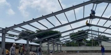 Penyelesaian Pasar Babe Kudus Habiskan Anggaran Rp1,1 Miliar 12 Para pekerja menggarap pembangunan ulang Pasar Babe di Desa Jati Wetan, Kecamatan Jati, Kabupaten Kudus pada Rabu, 10 Desember 2025. (Nisa Hafizhotus Syarifa/Lingkarjateng.id)