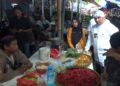 Plt. Kepala Dinas Perdagangan Kota Semarang Aniceto Magno Da Silva saat melakukan sidak di pasar tradisional, Kamis, 4 Desember 2025. (Syahril Muadz/Lingkarjateng.id)