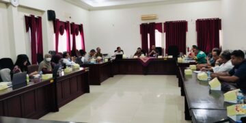 Dewan Pengupahan Jateng Bahas Penetapan UMP 2026, Buruh Minta Kenaikan 10,5 Persen 17 Suasana rapat Dewan Pengupahan di Kantor Dinas Tenaga Kerja dan Transmigrasi (Disnakertrans) Jawa Tengah, Selasa, 16 Desember 2025. (Rizky Syahrul Al-Fath/Lingkarjateng.id)